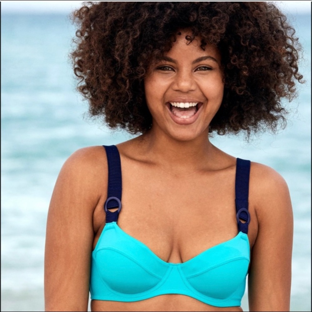 NWOT ‘aerie’ bikini top, brand new, size medium.